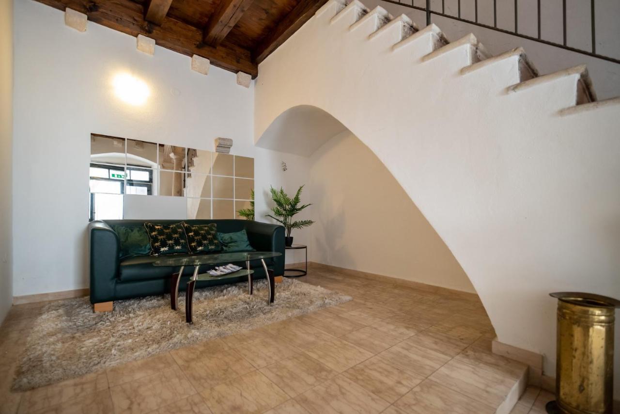 Ivo Apartma *